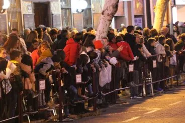 Familias llenan Marqués de Campo para recibir a los Reyes Magos