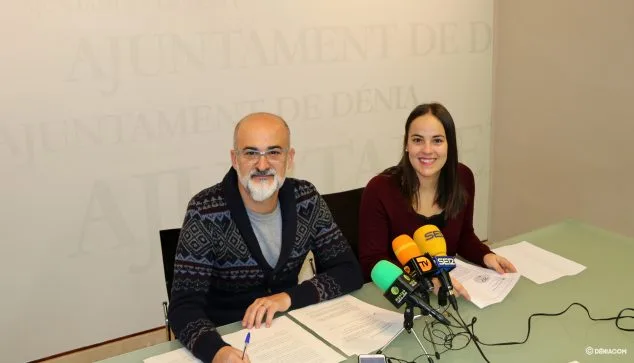 El Ayuntamiento acerca la diversidad familiar a los colegios con un juego de cartas 8 javier scotto y melani ivars en la rueda de prensa