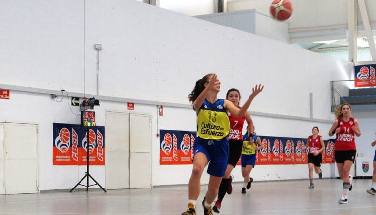 Junior dianense culminando un contraataque