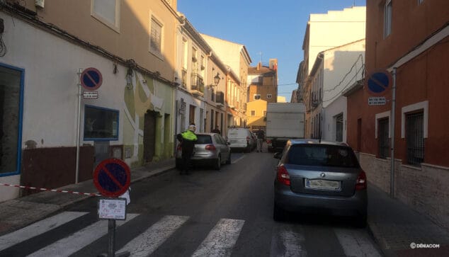 Vuelve el tradicional caos semestral 3 Imagen: La Policía notifica a los mal estacionados
