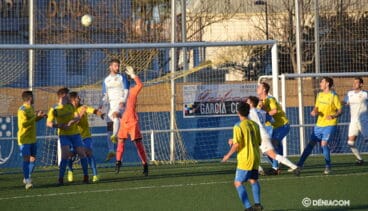los dianenses defendiendo un corner