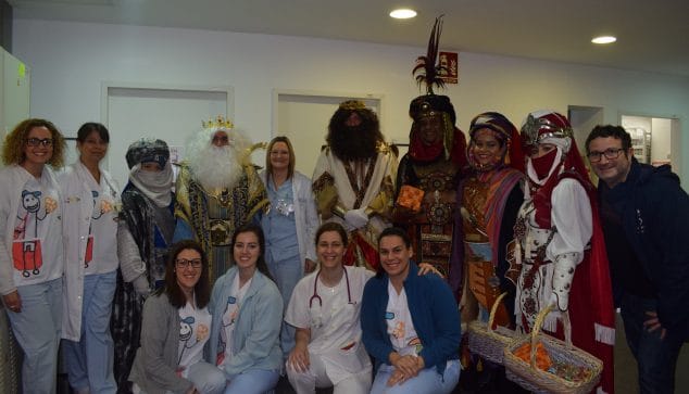 Imagen: Melchor, Gaspar y Baltasar visitan el hospital
