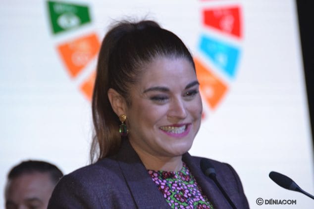 Presentado el primer ‘Circuit a Peu Marina Alta’ sostenible con el medio ambiente 5 Imagen: Miria Mollà en su discurso