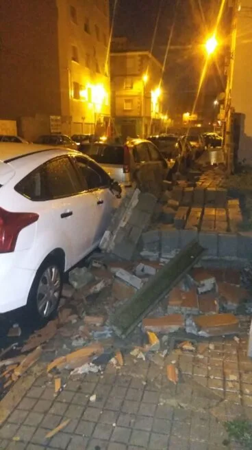 Muro derrumbado en la Avenida de Alcoy de Dénia