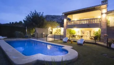 Piscina privada en una villa de lujo en Dénia – Quality Rent a Villa