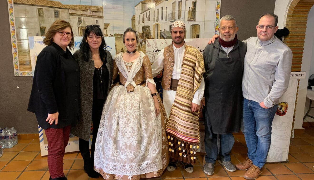 Presidente y Fallera Mayor junto a los artistas