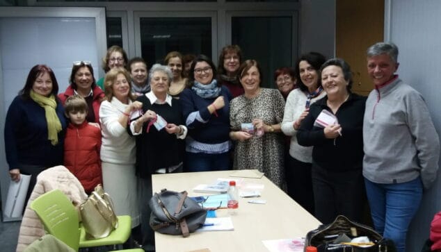 Imagen: Pulseras de Amunt contra el Càncer