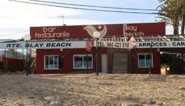 Restaurante sepultado por la arena