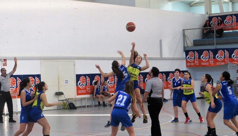 Salto inicial en el Dénia-Almussafes junior chicas