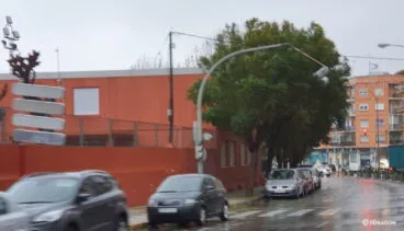 Semáforo a punto de caer