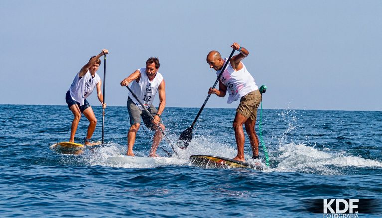Surfistas en el agua