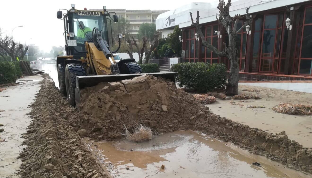 Trabajos de limpieza en Les Marines