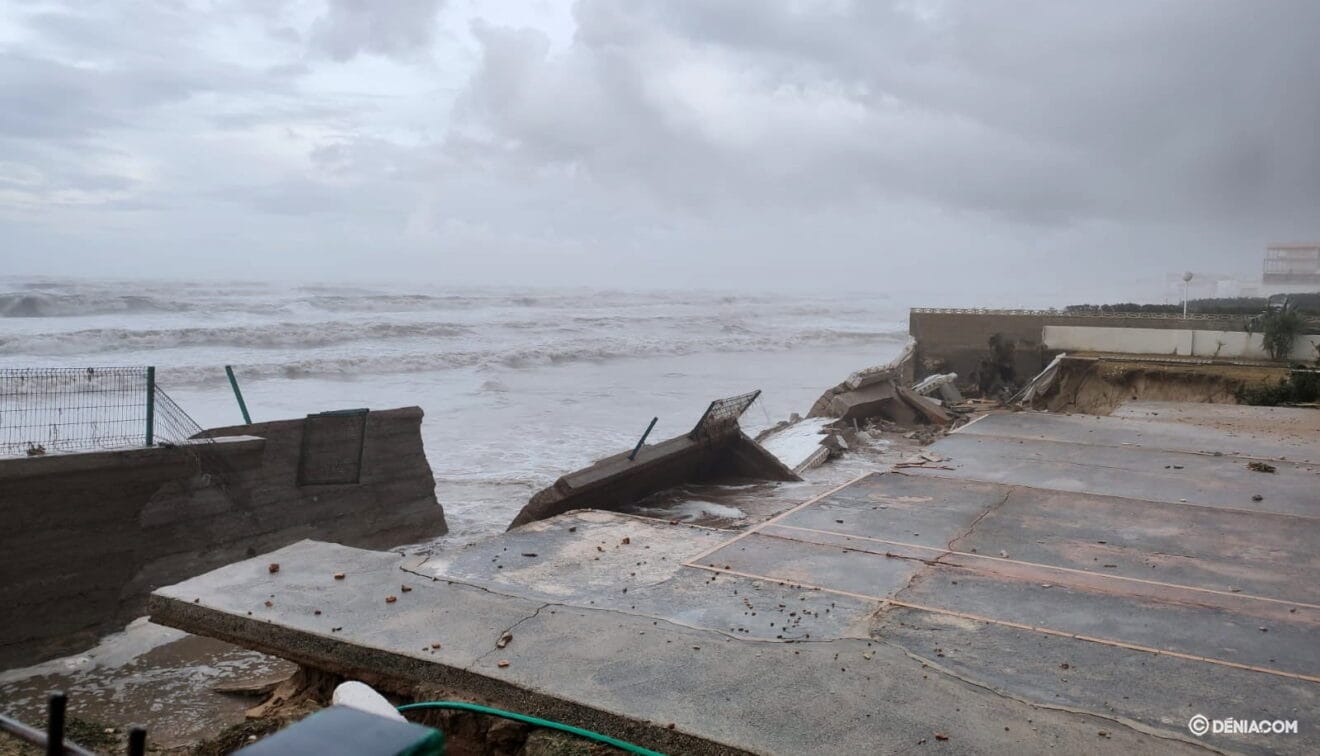 Un muro cae en Deveses