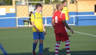 Álvaro La Peña con el delantero centro del Alginet