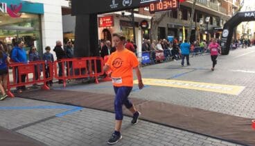 Amparo Llorca completando una carrera popular – Bfit