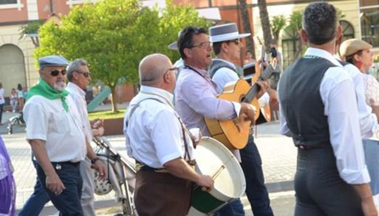 angel-pelayo-jimenez-tocando-tambor-rociero