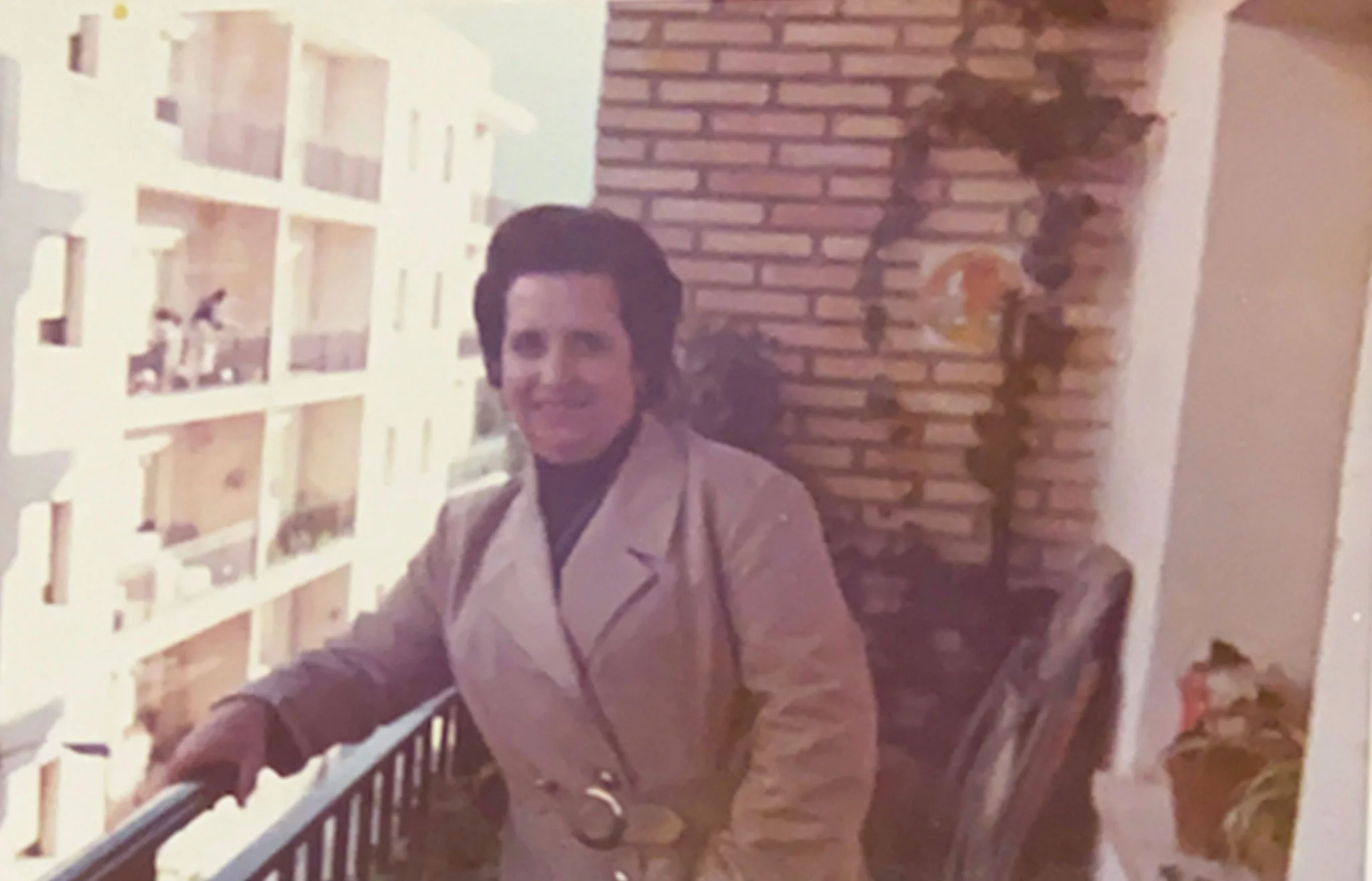 Asunción Molina, la madre de Carmelo Nofuentes, en 1968. Imagen tomada desde su balcón de la calle Mallorca.