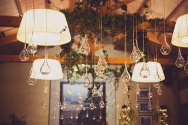 Detalle de la decoración de un salón de bodas – Hotel Les Rotes