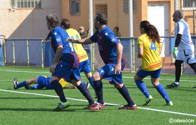 Imagen: Disputando el balón