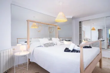 Dormitorio principal en un chalet de vacaciones para seis personas en Dénia – Aguila Rent a Villa