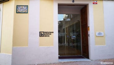 Entrada a la nueva ubicación de la Biblioteca Municipal de Dénia