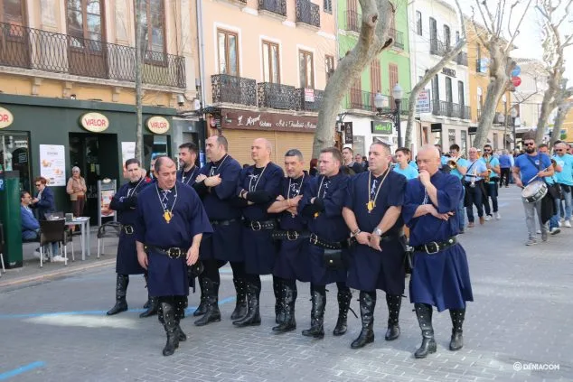 Moros y Cristianos se despiden de las calles de Dénia hasta verano 7 entraeta fin de mig any 2020 07