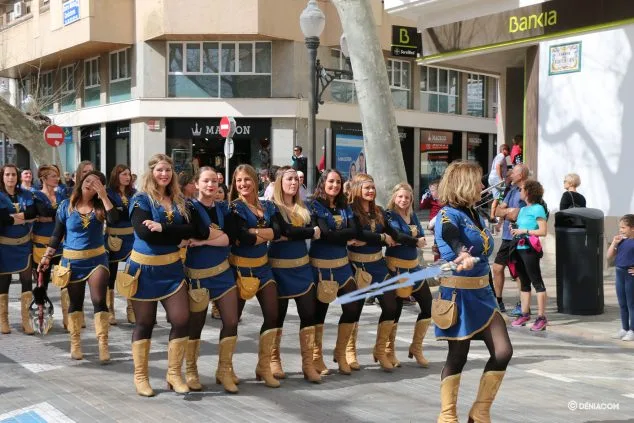 Moros y Cristianos se despiden de las calles de Dénia hasta verano 26 entraeta fin de mig any 2020 26