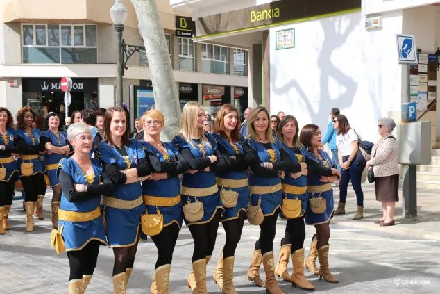 Moros y Cristianos se despiden de las calles de Dénia hasta verano 28 entraeta fin de mig any 2020 28