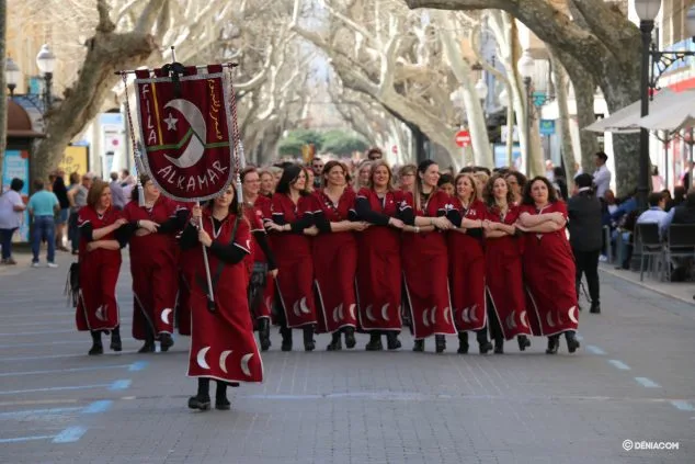 Moros y Cristianos se despiden de las calles de Dénia hasta verano 40 entraeta fin de mig any 2020 40
