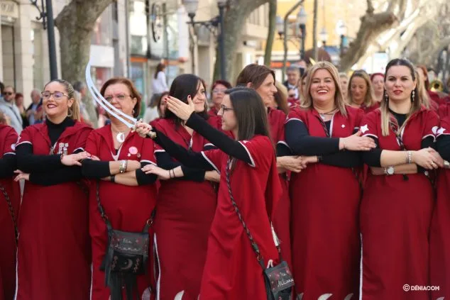 Moros y Cristianos se despiden de las calles de Dénia hasta verano 41 entraeta fin de mig any 2020 41