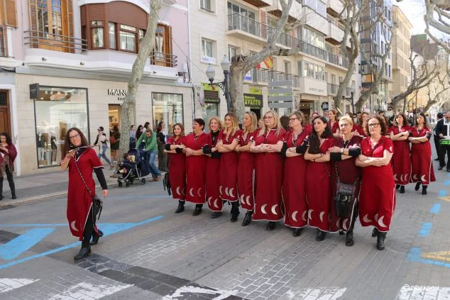 Moros y Cristianos se despiden de las calles de Dénia hasta verano 43 entraeta fin de mig any 2020 43