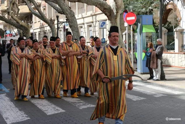Moros y Cristianos se despiden de las calles de Dénia hasta verano 46 entraeta fin de mig any 2020 46
