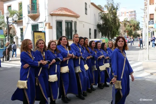 Moros y Cristianos se despiden de las calles de Dénia hasta verano 50 entraeta fin de mig any 2020 50
