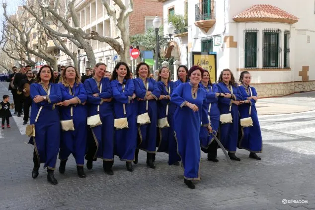 Moros y Cristianos se despiden de las calles de Dénia hasta verano 51 entraeta fin de mig any 2020 51