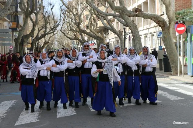 Moros y Cristianos se despiden de las calles de Dénia hasta verano 53 entraeta fin de mig any 2020 53