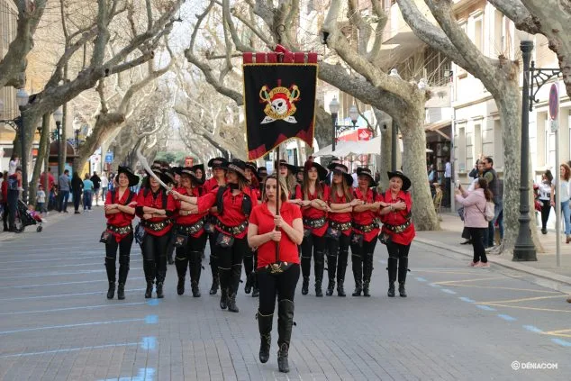 Moros y Cristianos se despiden de las calles de Dénia hasta verano 54 entraeta fin de mig any 2020 54