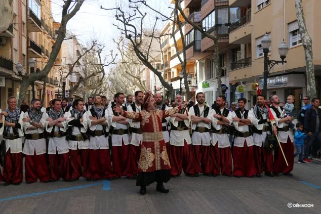 Moros y Cristianos se despiden de las calles de Dénia hasta verano 59 entraeta fin de mig any 2020 59
