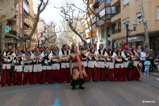 Moros y Cristianos se despiden de las calles de Dénia hasta verano 60 entraeta fin de mig any 2020 60