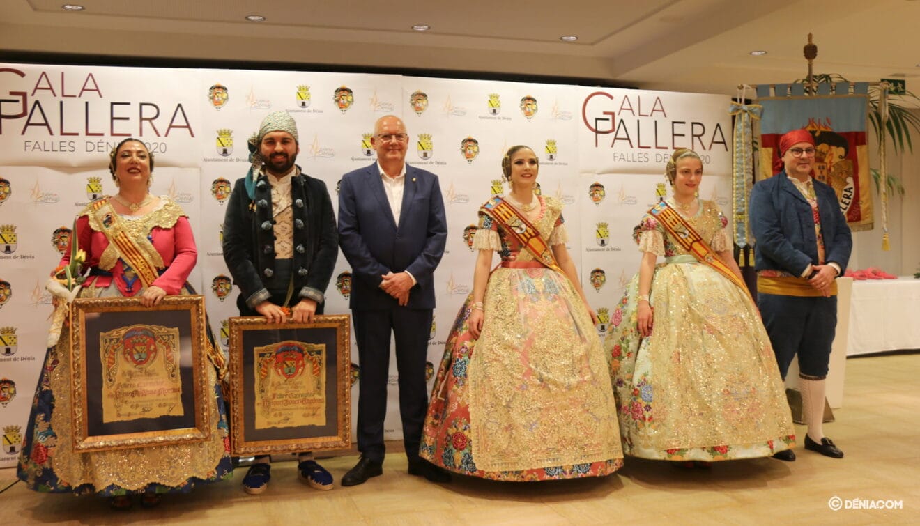 Entrega de distintivos a los Falleros Ejemplares
