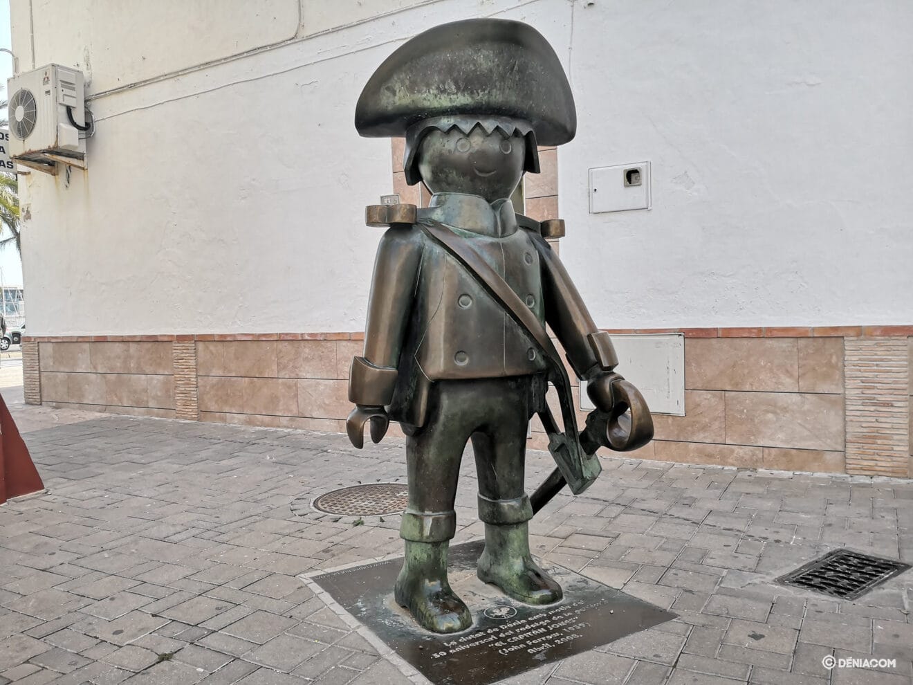 Escultura que conmemora el rodaje de El capitán Jones