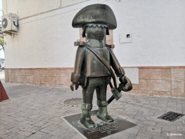 escultura que conmemora el rodaje de el capitan jones