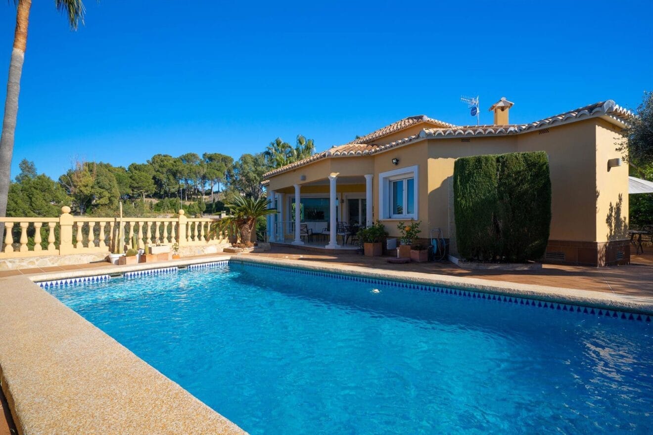 Exterior de una casa para seis personas en alquiler en Dénia - Aguila Rent a Villa