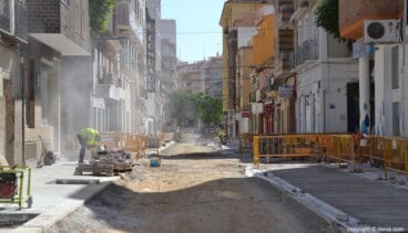 foto de archivo de las obras de la calle colon