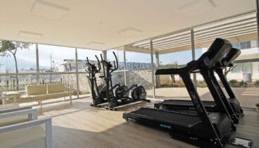 Gimnasio en las zonas comunes de un apartamento para vacaciones en Dénia – Quality Rent A Villa