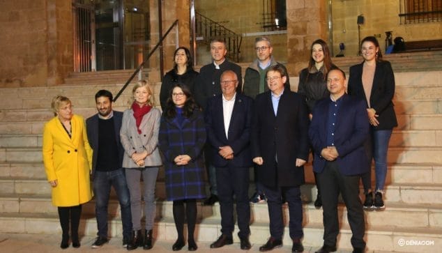 Imagen: Gobierno de la Generalitat junto a Grimalt en el Ayuntamiento