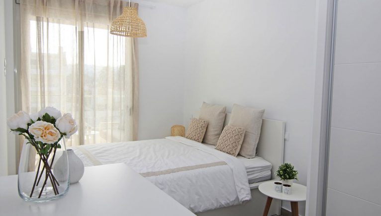 Habitación de un apartamento en alquiler en la urbanización Marina Real en Dénia - Quality Rent a Villa
