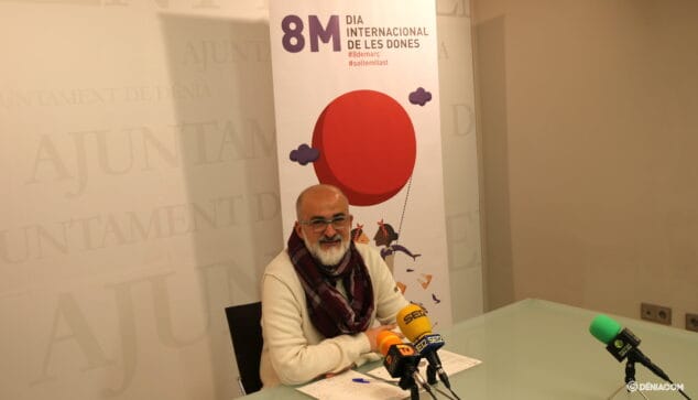javier scotto presenta el programa del 8m