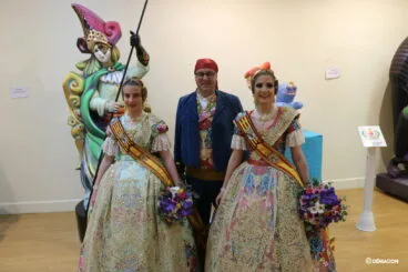 Las Falleras Mayores de Dénia junto al Presidente de la Junta Local Fallera