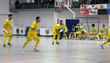 los dianenses en posicion defensiva