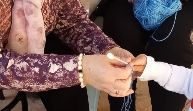 els grans ensencen els xicotets